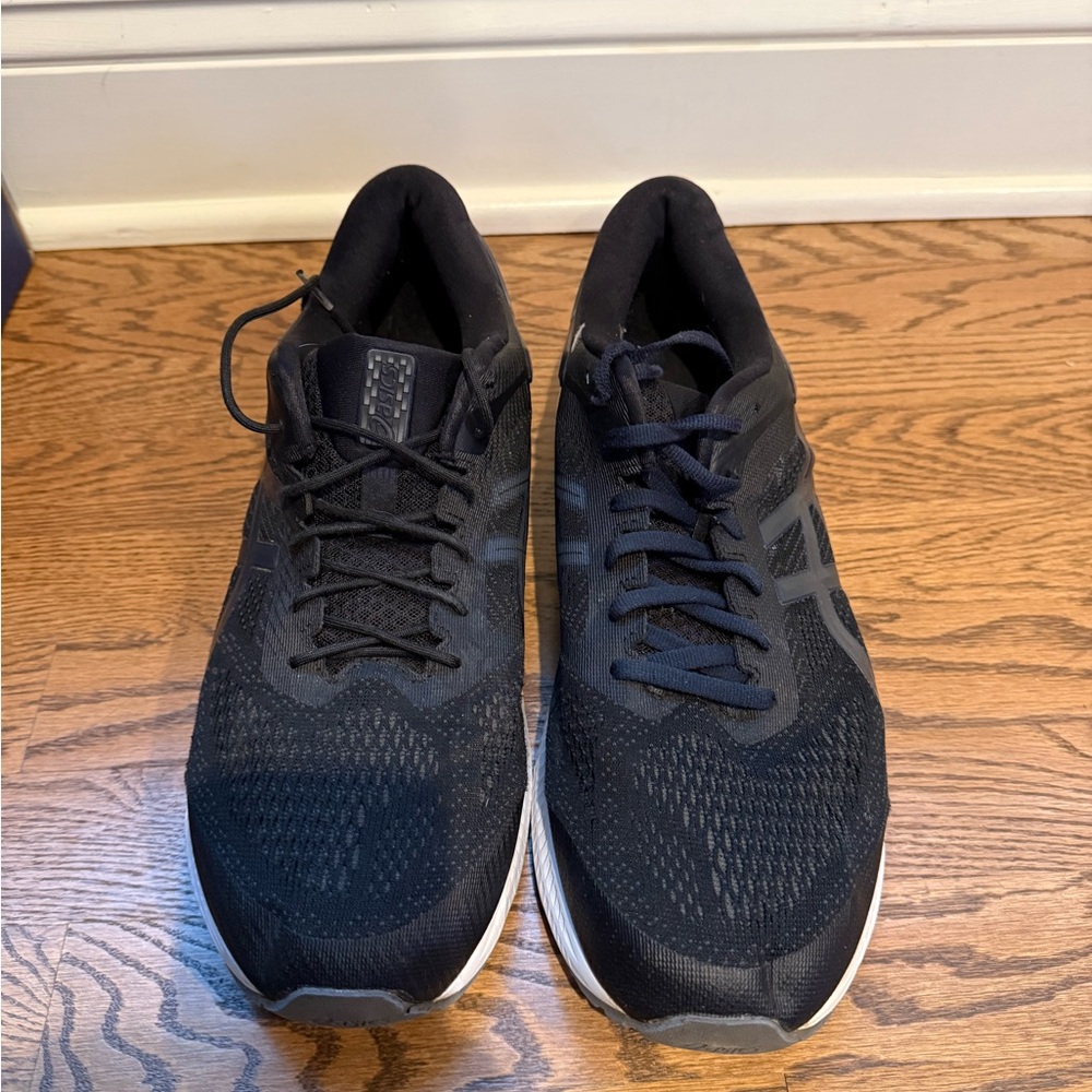 Asics GEL-KAYANO 26 Black and White Sneaker Size: 14
